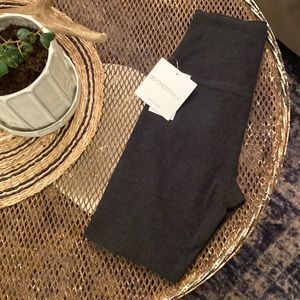 NWT brand new beyond yoga legging black space dye midi HW black size small